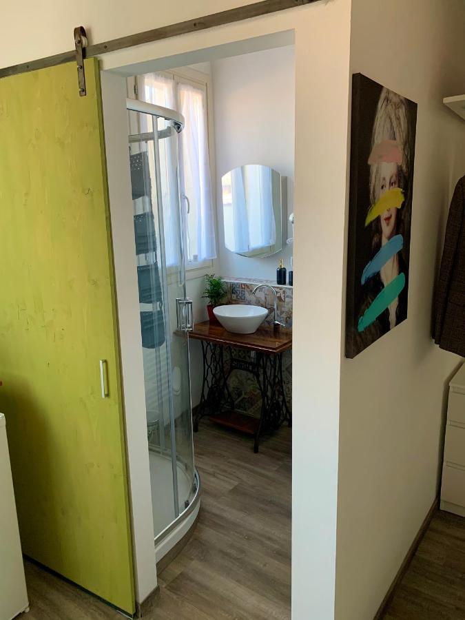 Green Rooms แฟร์รารา ภายนอก รูปภาพ